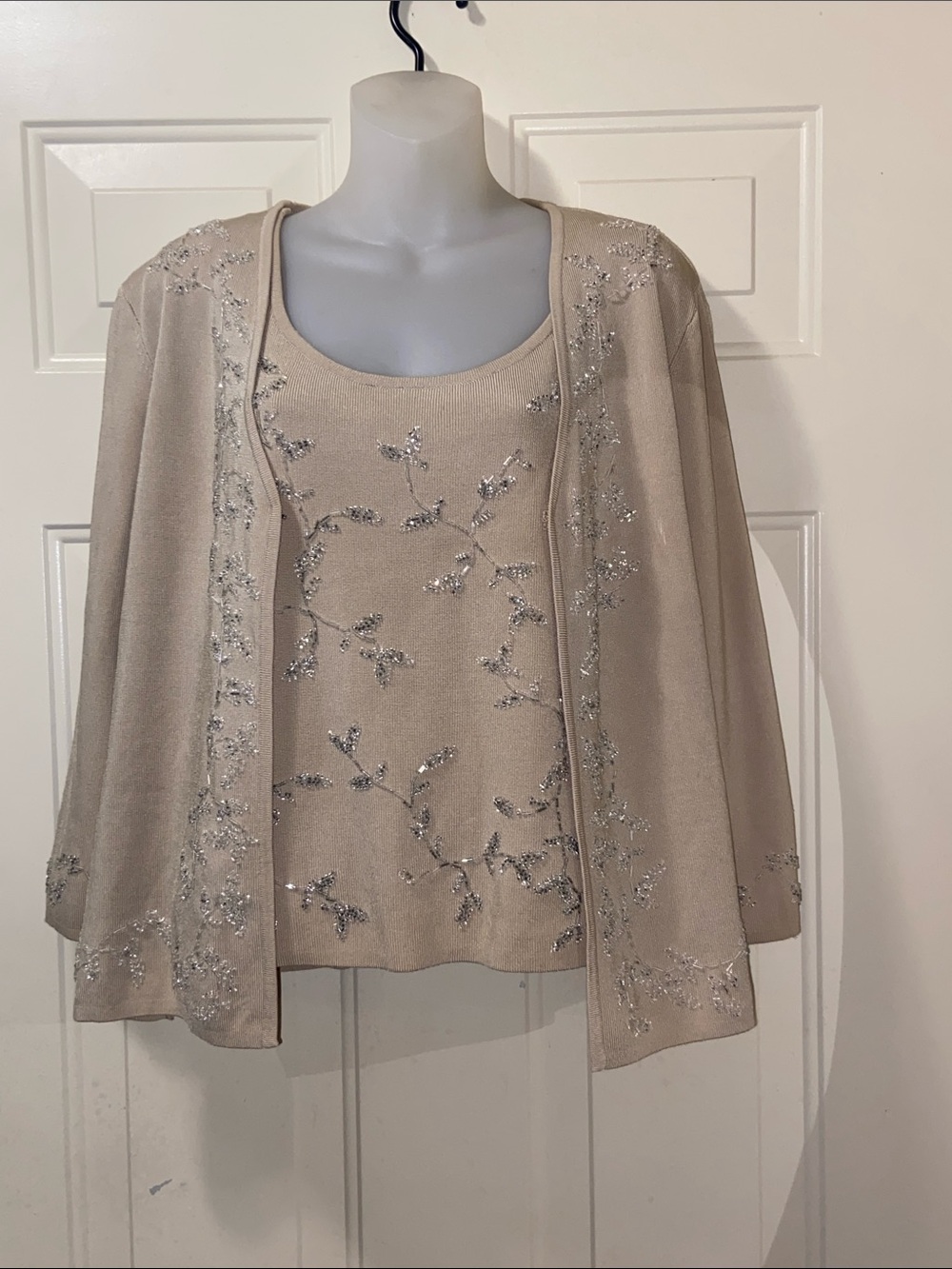 SANDRA DARREN Embellished Sequins Beige Knit Cardigan & Tank Set Size M And L